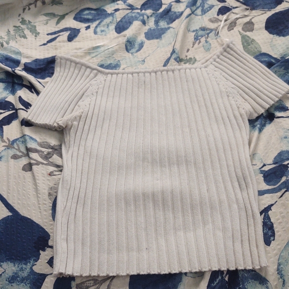 Clothes that are too small for me - Picture 3 of 7